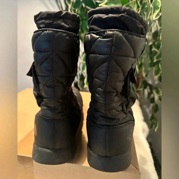 The North Face Black Snow Boots Women's - Size 7 - Picture 4 of 10